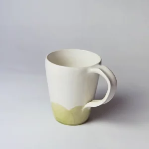 Tasse à thé avec anse verte